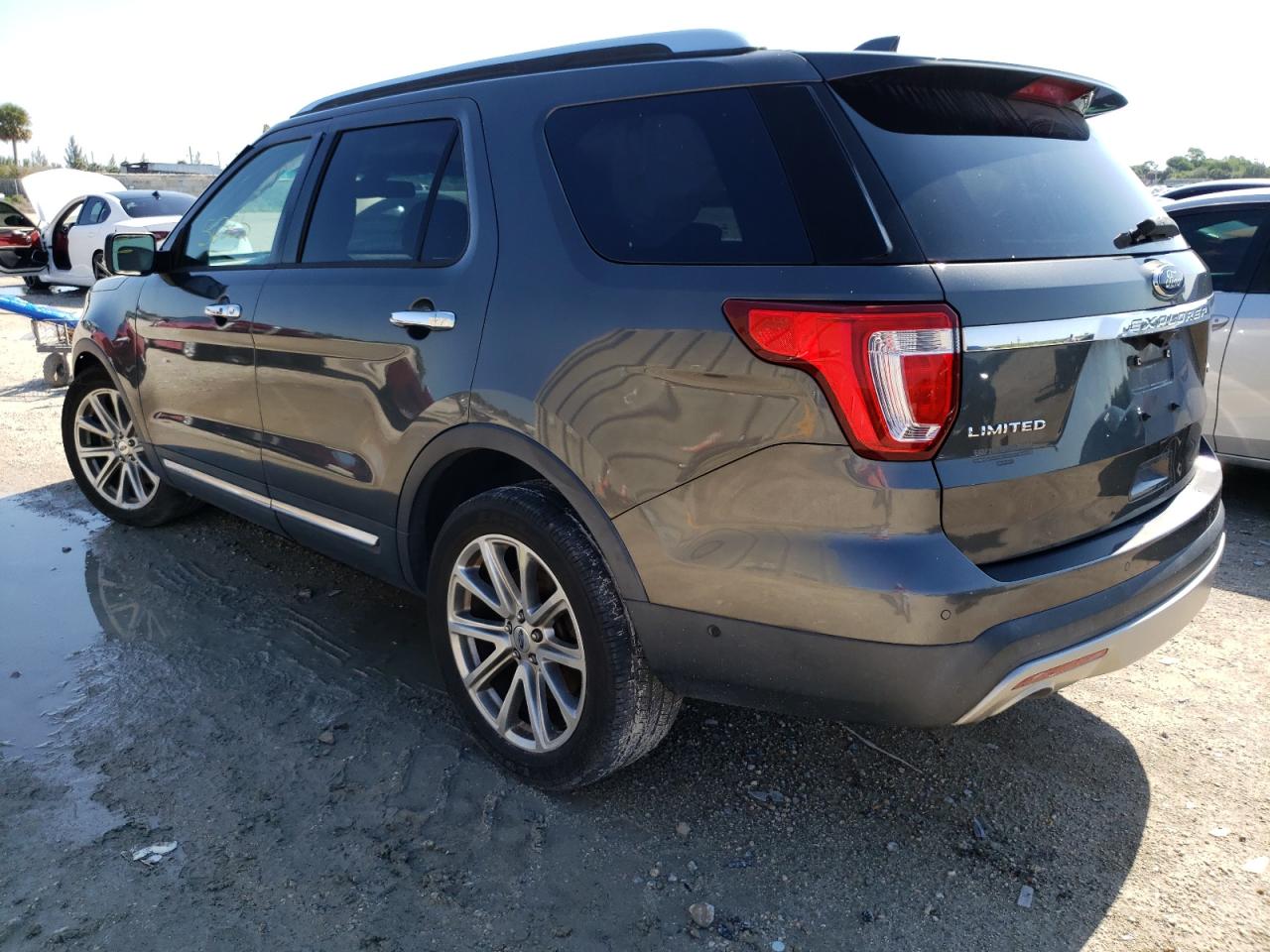 Photo 13 from auction – 2016 FORD EXPLORER L with VIN 1FM5K7F86GGB31534