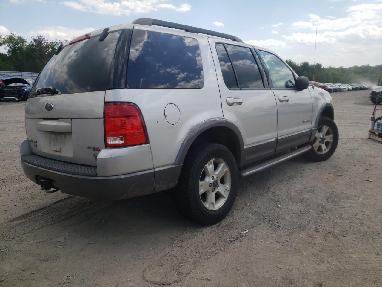 Photo 4 from auction – 2005 FORD EXPLORER X with VIN 1FMZU73WX5UA86997