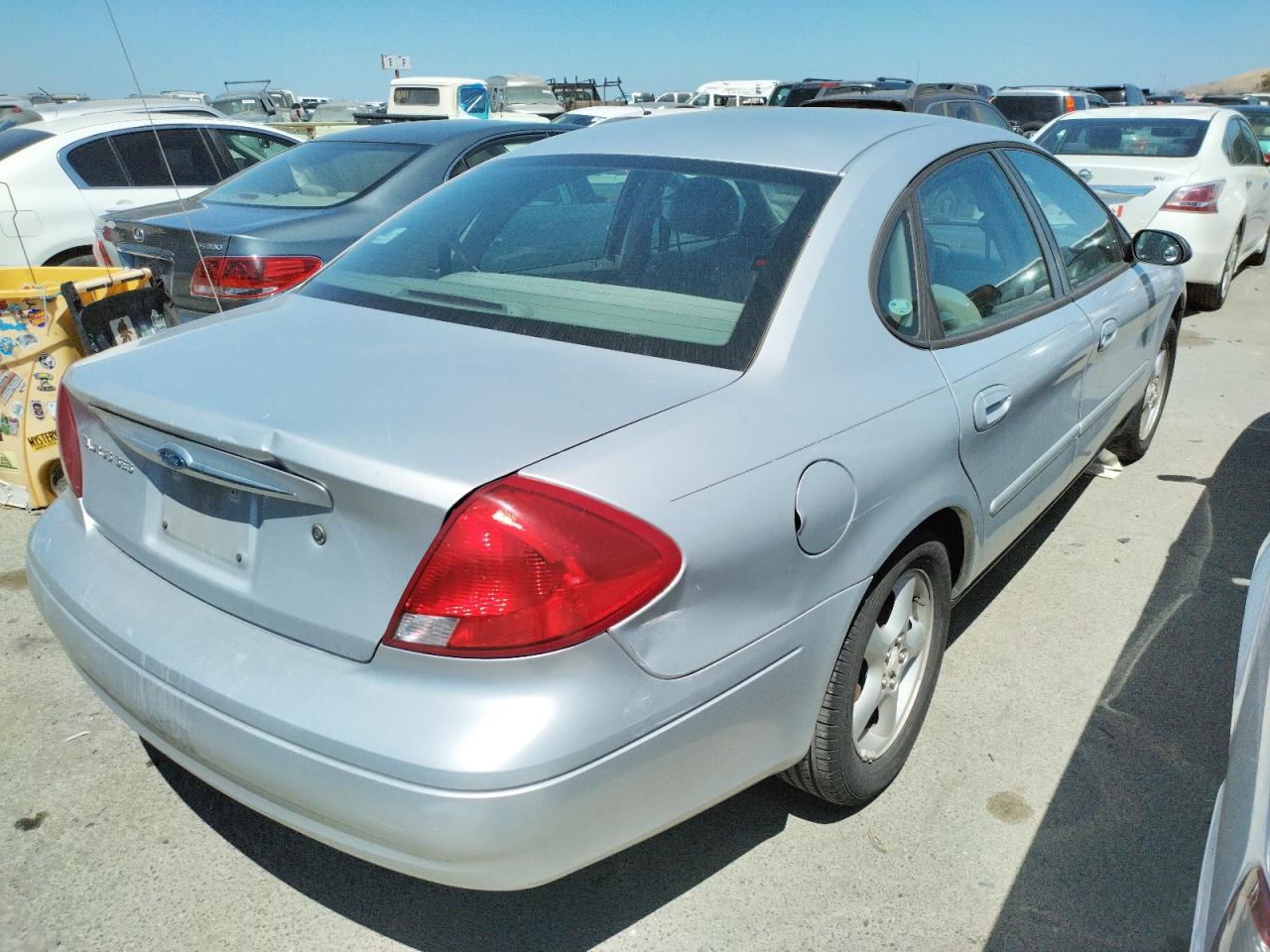 Foto 4 de la subasta – 2003 FORD TAURUS SES con VIN 1FAFP55253G168103