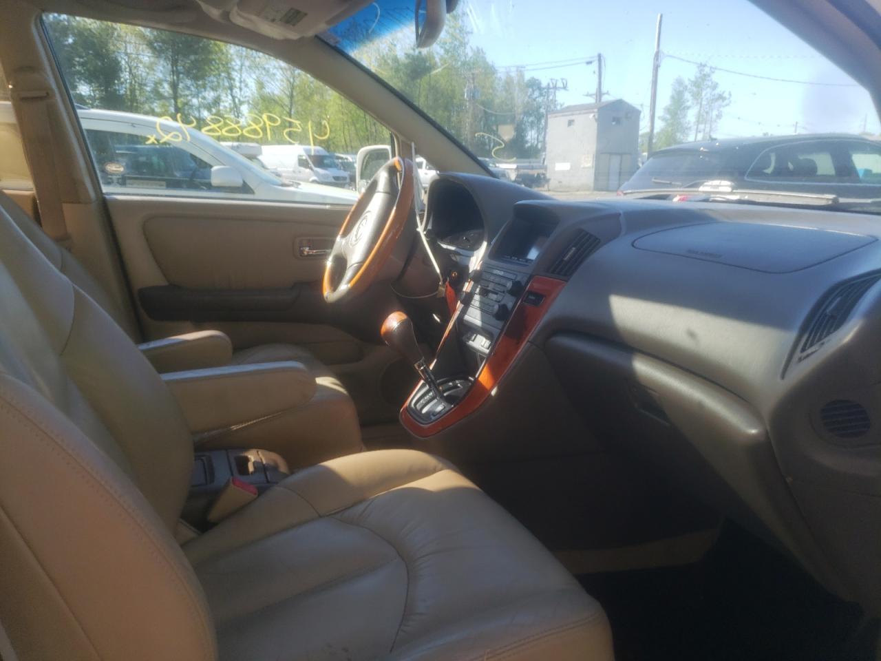 Photo 5 from auction – 2001 LEXUS RX 300 with VIN JTJHF10U010196840