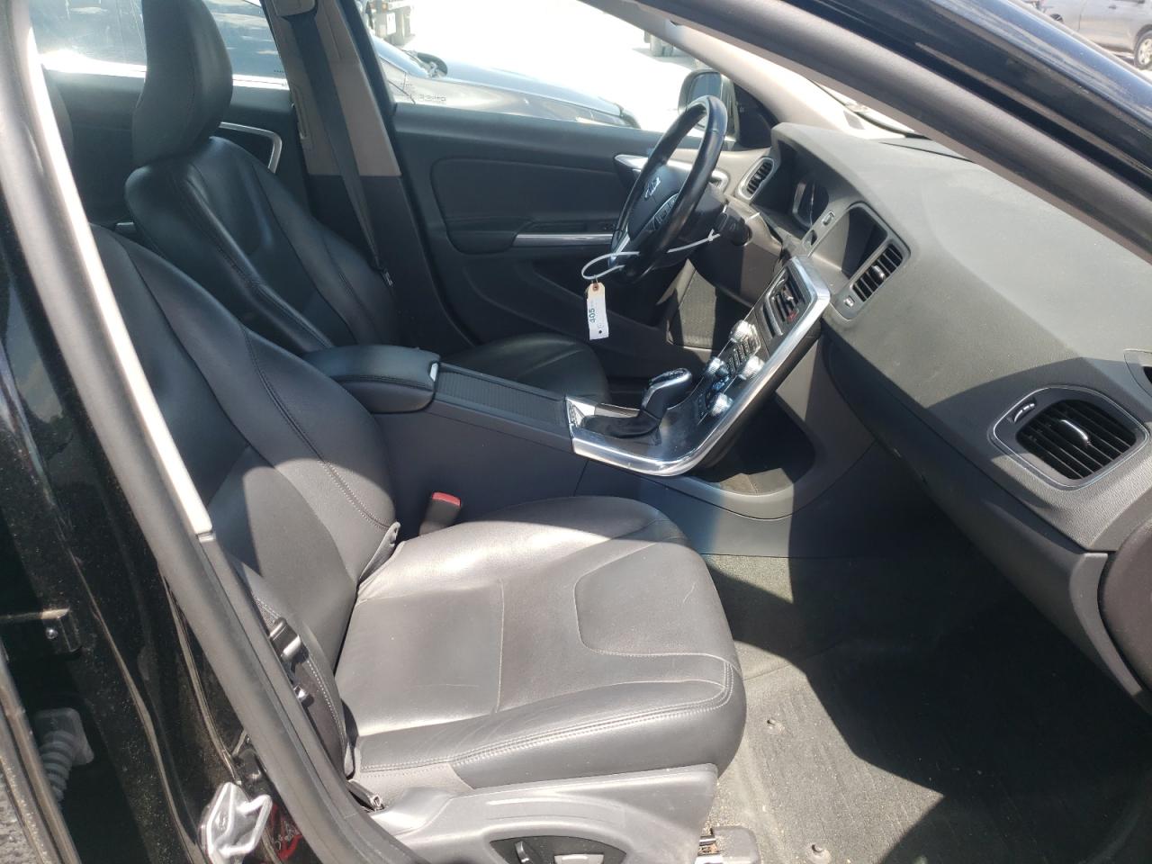 Photo 5 from auction – 2015 VOLVO S60 PREMIE with VIN YV126MFK0F1355576