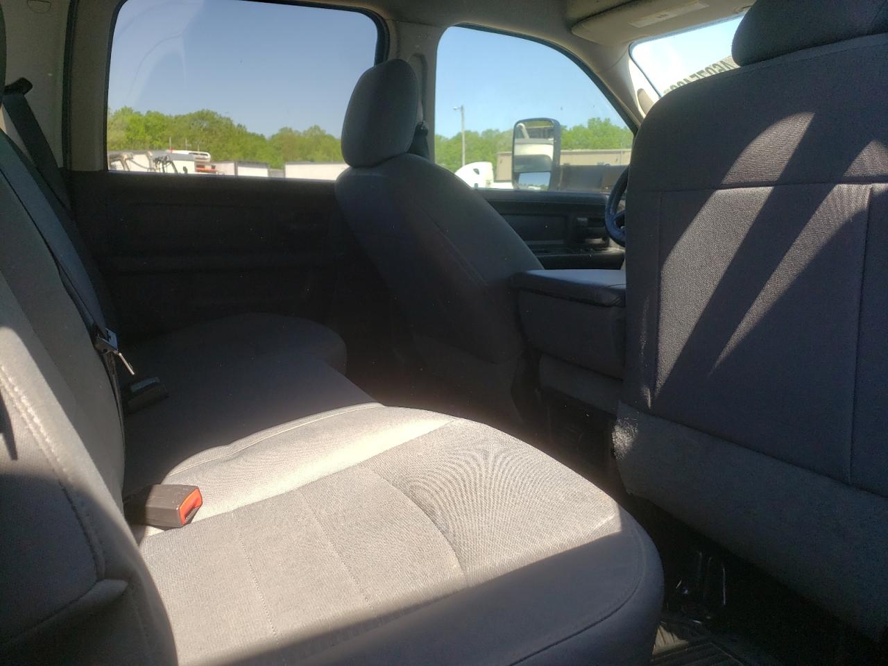 Photo 6 from auction – 2015 RAM 3500 ST with VIN 3C63R2GL0FG518197