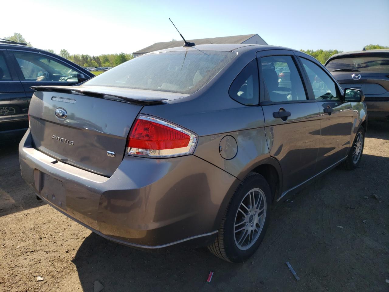 Photo 4 from auction – 2011 FORD FOCUS SE with VIN 1FAHP3FNXBW176255