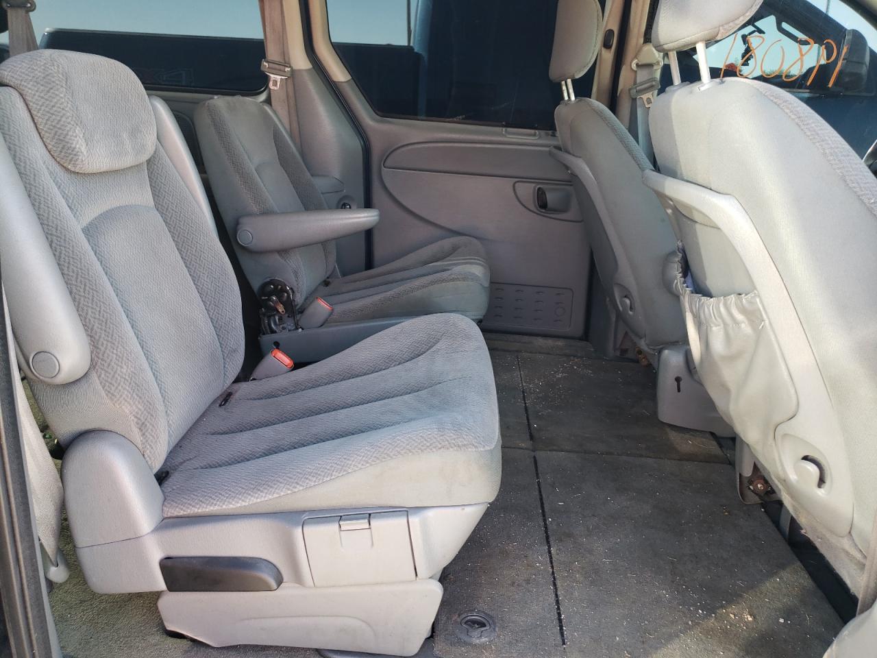 Photo 6 from auction – 2005 CHRYSLER TOWN & COU with VIN 2C4GP54L85R530760