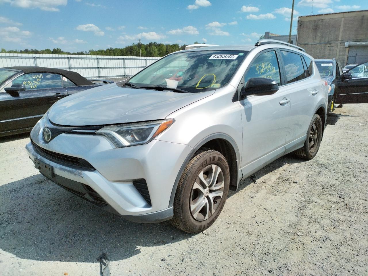Photo 2 from auction – 2017 TOYOTA RAV4 LE with VIN 2T3BFREV0HW559703