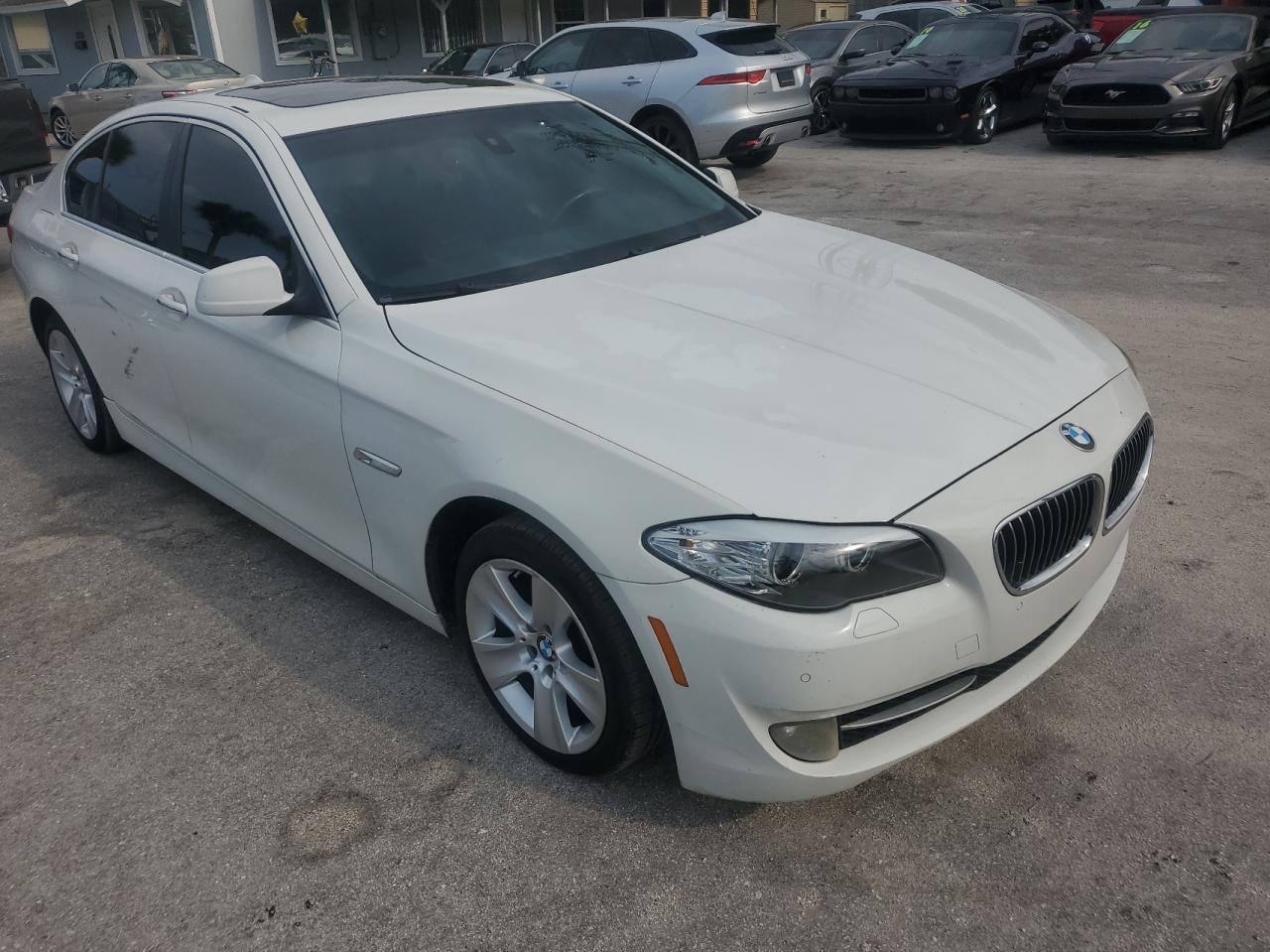 BMW 528 I 2011 with VIN WBAFR1C57BC748823 - Photo from auction