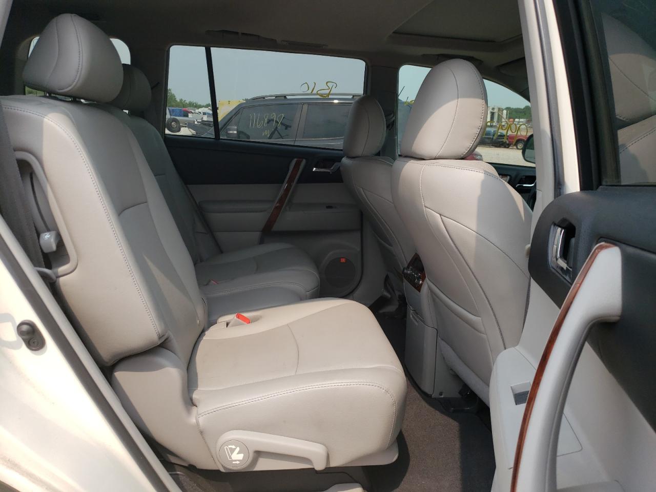 Photo 6 from auction – 2013 TOYOTA HIGHLANDER with VIN 5TDDK3EHXDS235584