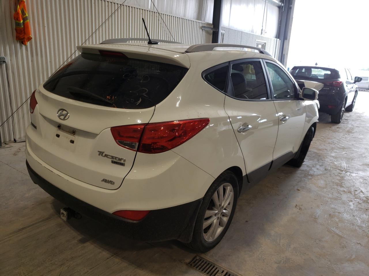 Photo 17 from auction – 2011 HYUNDAI TUCSON GLS with VIN KM8JUCAC5BU136182
