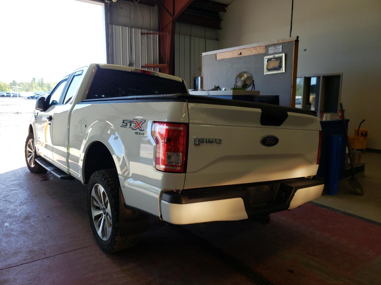 Photo 3 from auction – 2017 FORD F150 SUPER with VIN 1FTEX1EP1HFB07712