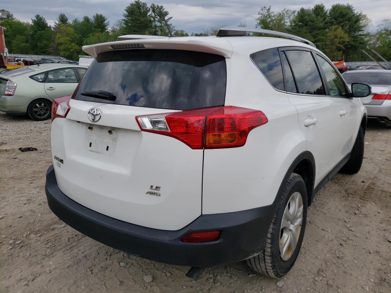 Photo 4 from auction – 2015 TOYOTA RAV4 LE with VIN JTMBFREV1FD143671
