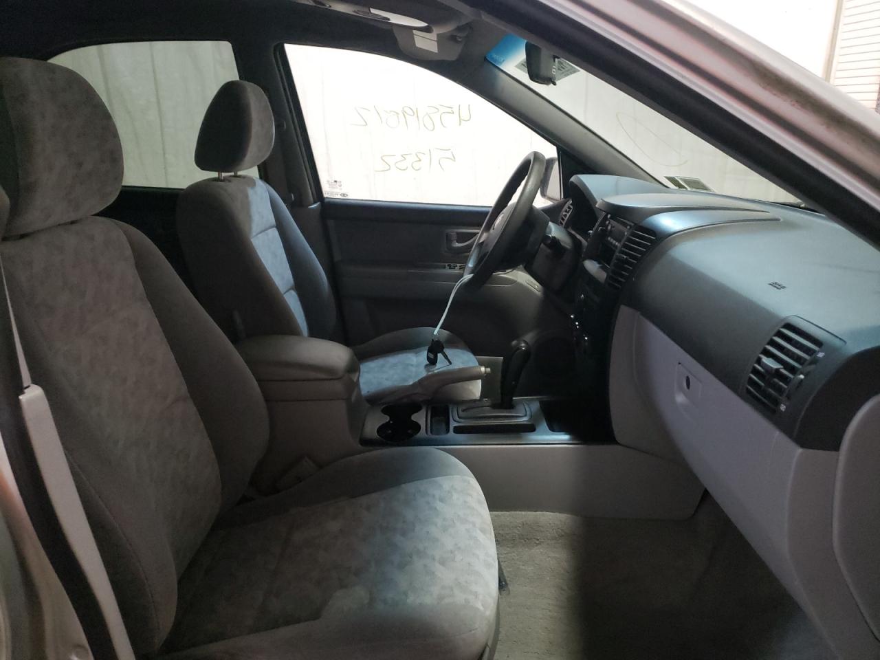 Photo 5 from auction – 2004 KIA SORENTO EX with VIN KNDJC733445229607