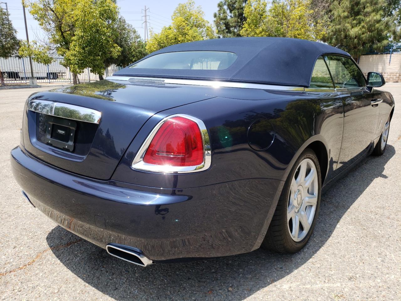 Photo 4 from auction – 2016 ROLLS-ROYCE DAWN with VIN SCA666D57GU102066