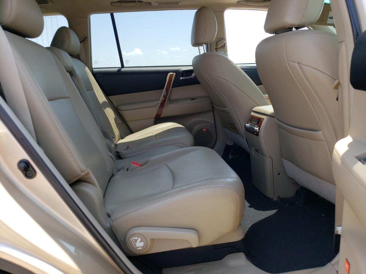 Photo 16 from auction – 2011 TOYOTA HIGHLANDER with VIN 5TDDK3EH3BS089395