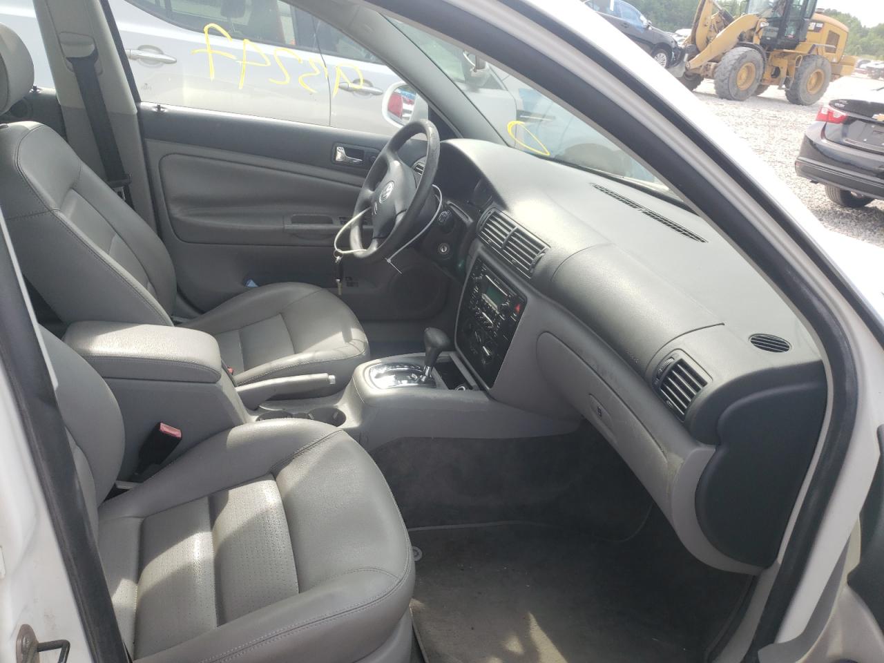 Photo 5 from auction – 2005 VOLKSWAGEN PASSAT GL with VIN WVWND63B05E048389