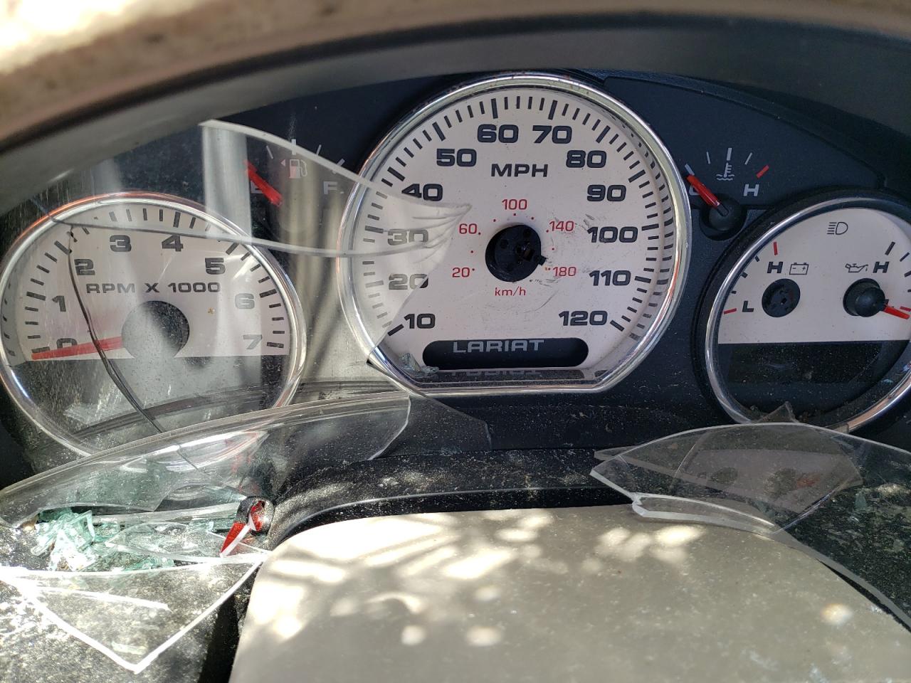 Photo 8 from auction – 2005 FORD F150 with VIN 1FTPX12585NA98231