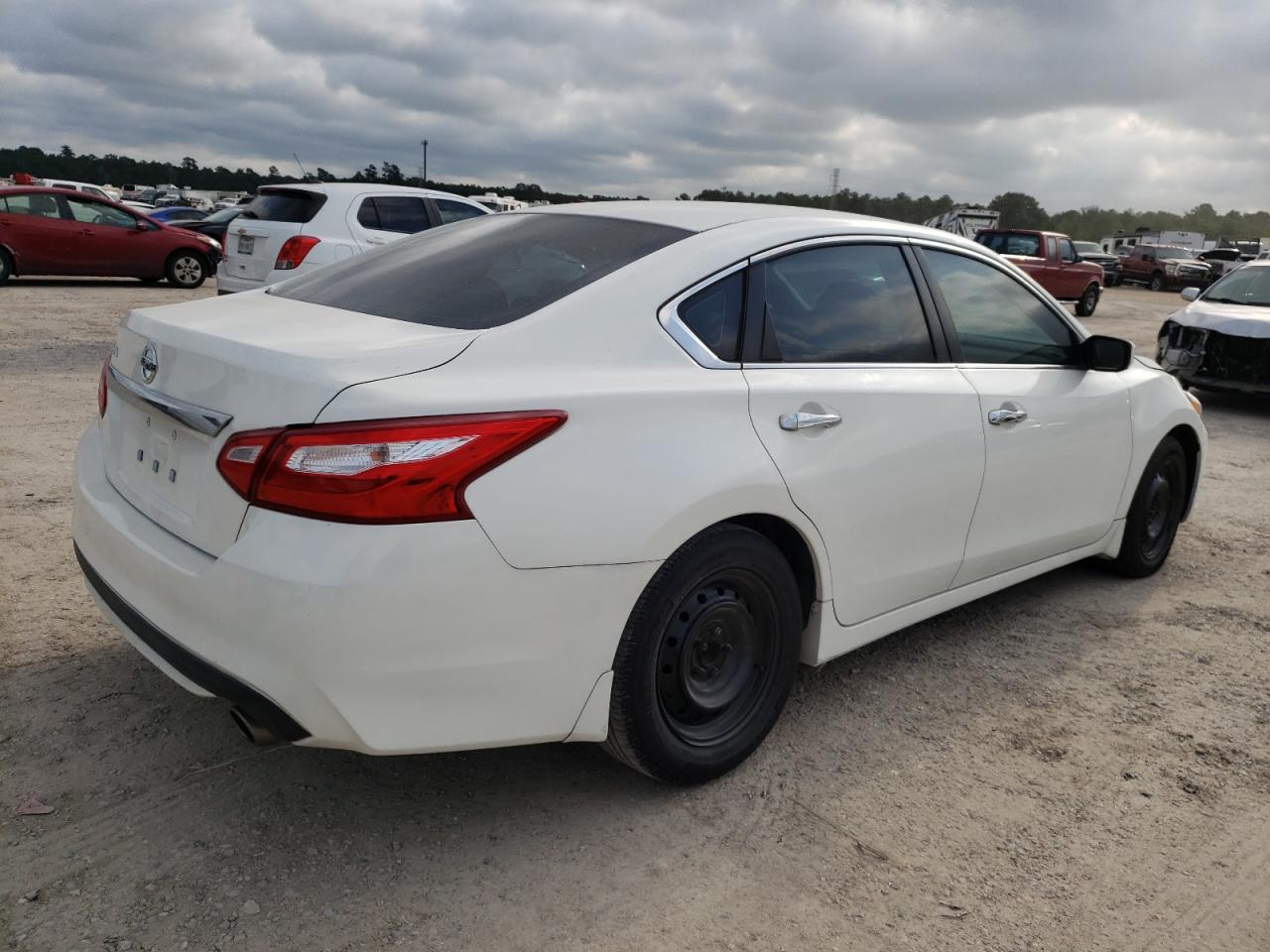 Photo 4 from auction – 2017 NISSAN ALTIMA 2.5 with VIN 1N4AL3AP3HN336853