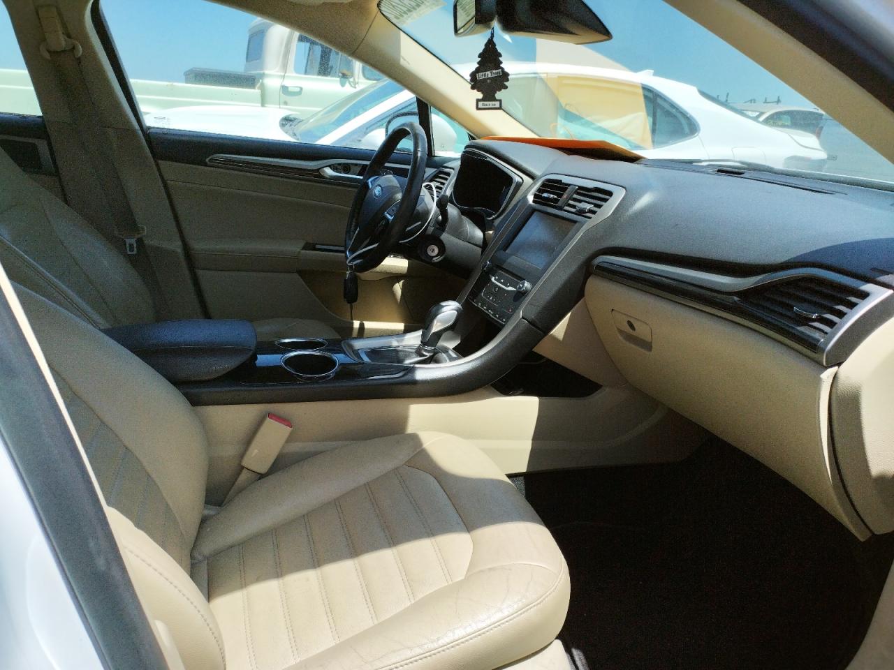 Photo 5 from auction – 2013 FORD FUSION SE with VIN 3FA6P0LUXDR208970