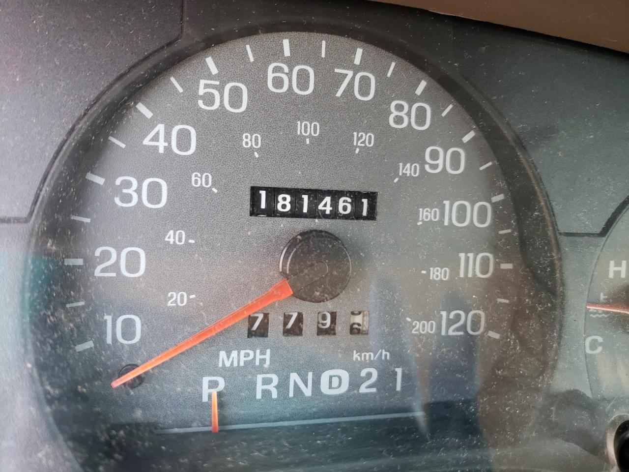Photo 8 from auction – 2000 MERCURY GRAND MARQ with VIN 2MEFM74W9YX715523