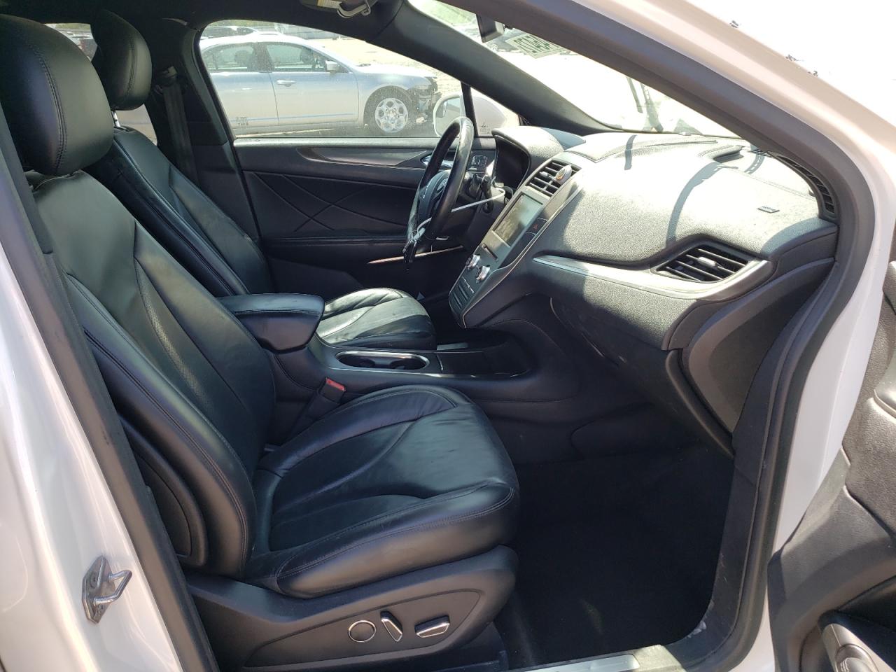Photo 5 from auction – 2015 LINCOLN MKC with VIN 5LMCJ1A92FUJ26738