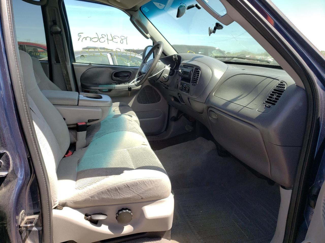 Photo 5 from auction – 2002 FORD F150 SUPER with VIN 1FTRW08L32KC44608