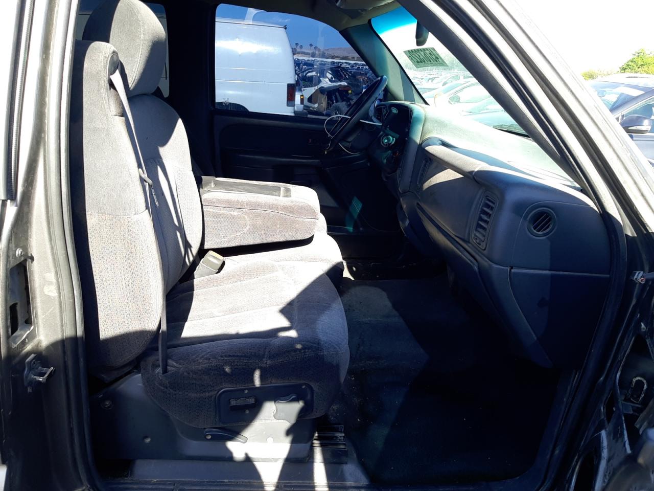 Photo 5 from auction – 1999 CHEVROLET SILVERADO with VIN 2GCEK19TXX1273240