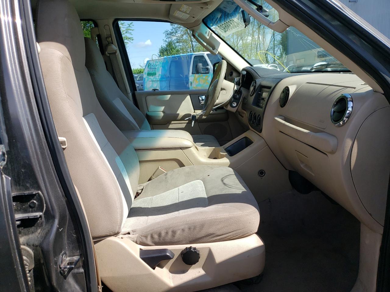Photo 5 from auction – 2006 FORD EXPEDITION with VIN 1FMPU15516LA39745