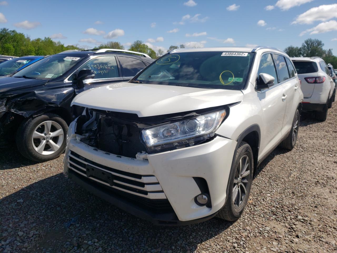 Photo 2 from auction – 2019 TOYOTA HIGHLANDER with VIN 5TDJZRFH8KS565754