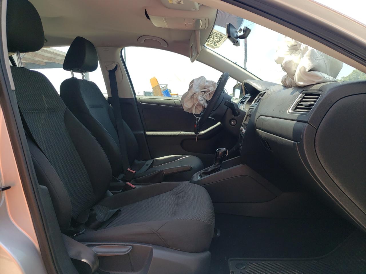 Photo 5 from auction – 2012 VOLKSWAGEN JETTA BASE with VIN 3VW2K7AJ2CM329106