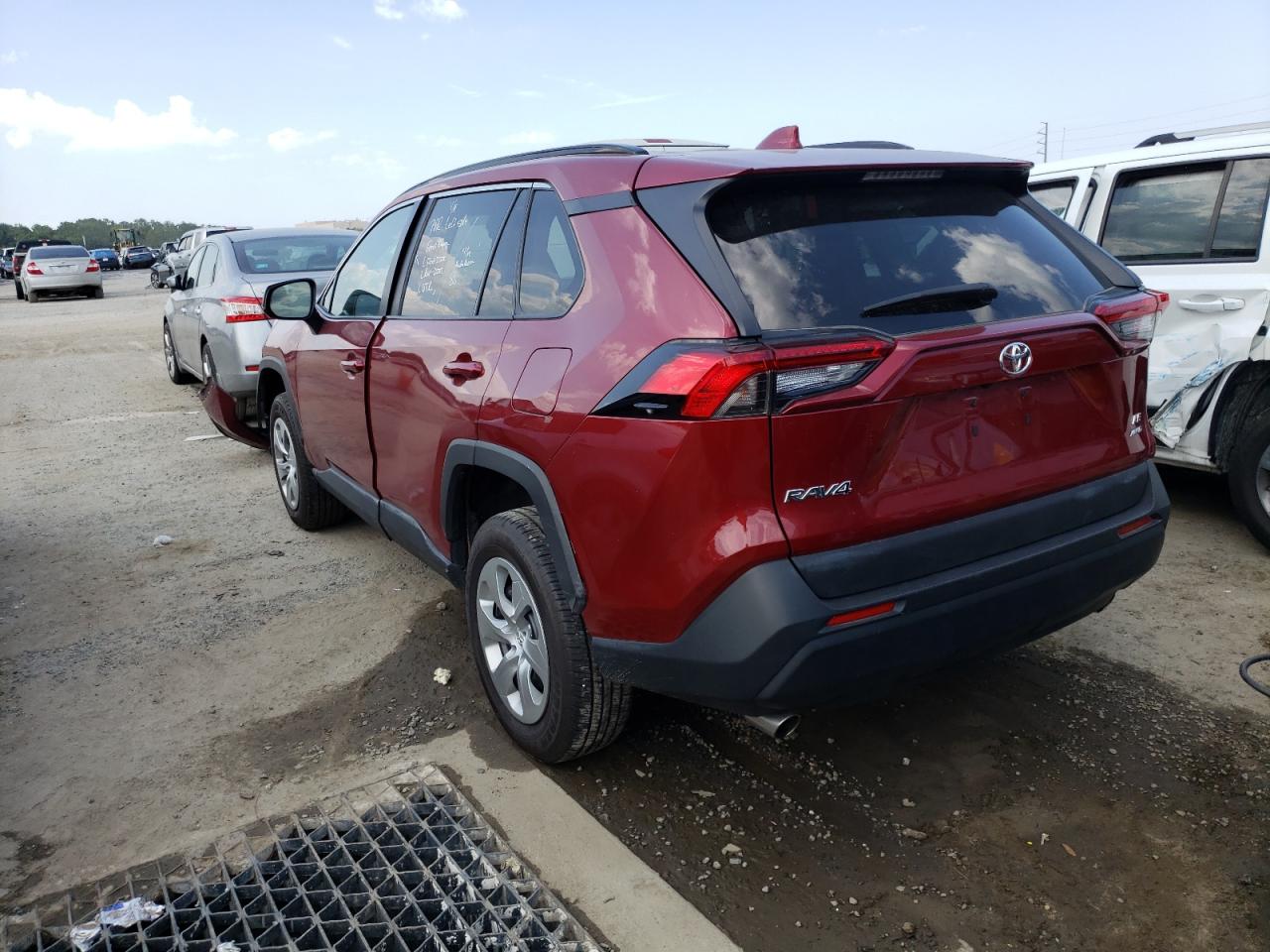 Photo 3 from auction – 2021 TOYOTA RAV4 LE with VIN 2T3F1RFVXMW185223