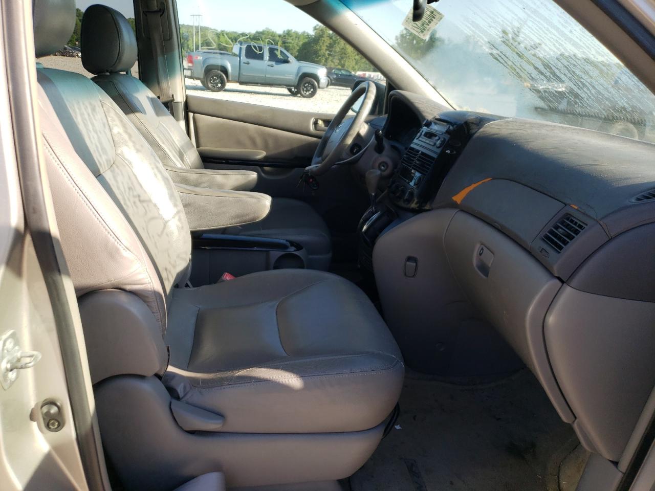 Photo 5 from auction – 2005 TOYOTA SIENNA CE with VIN 5TDZA23C65S266052