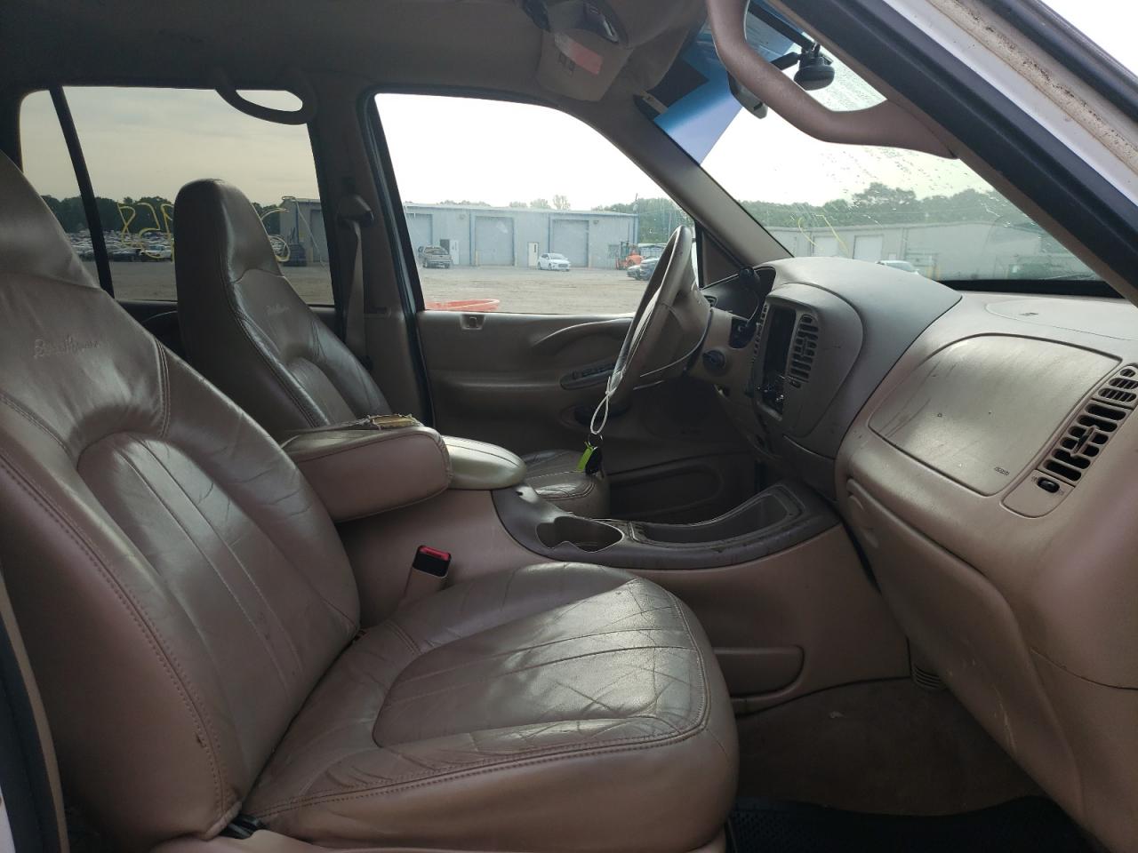Photo 5 from auction – 1997 FORD EXPEDITION with VIN 1FMFU18L8VLC32379