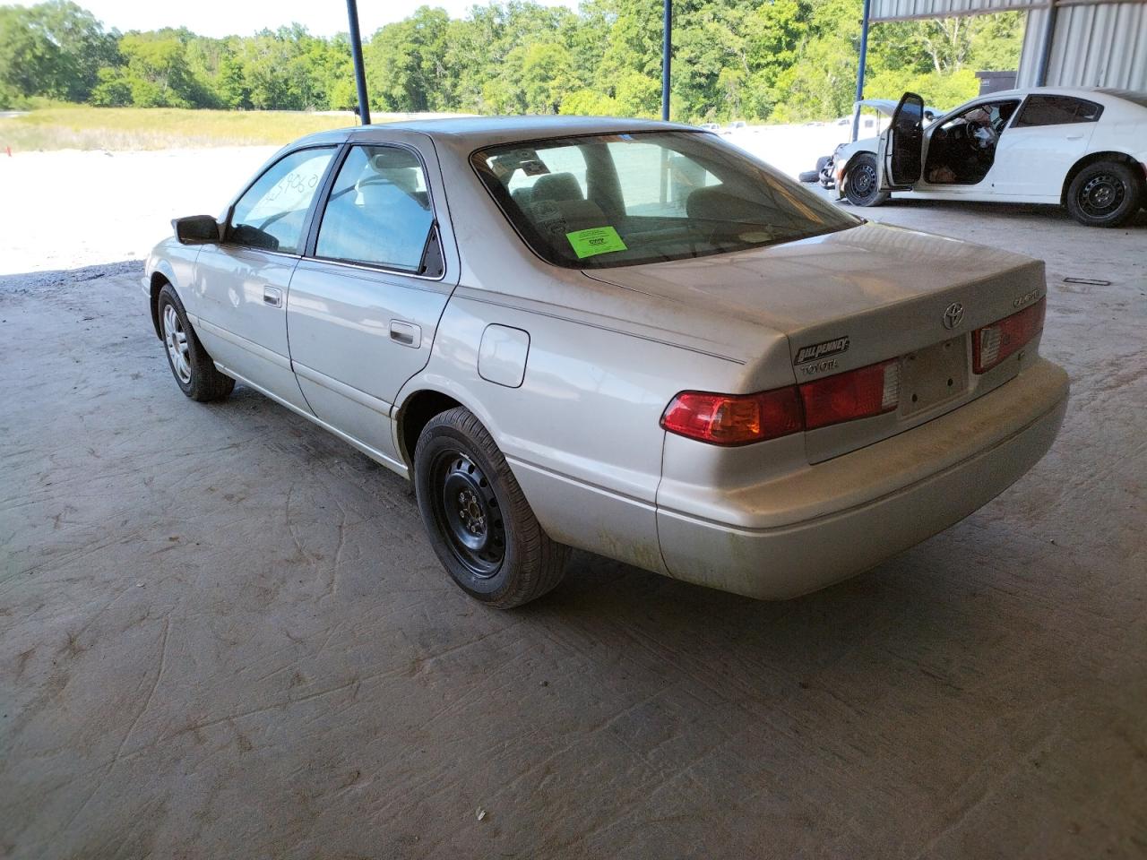 Photo 3 from auction – 2000 TOYOTA CAMRY with VIN 4T1BF28K7YU114392