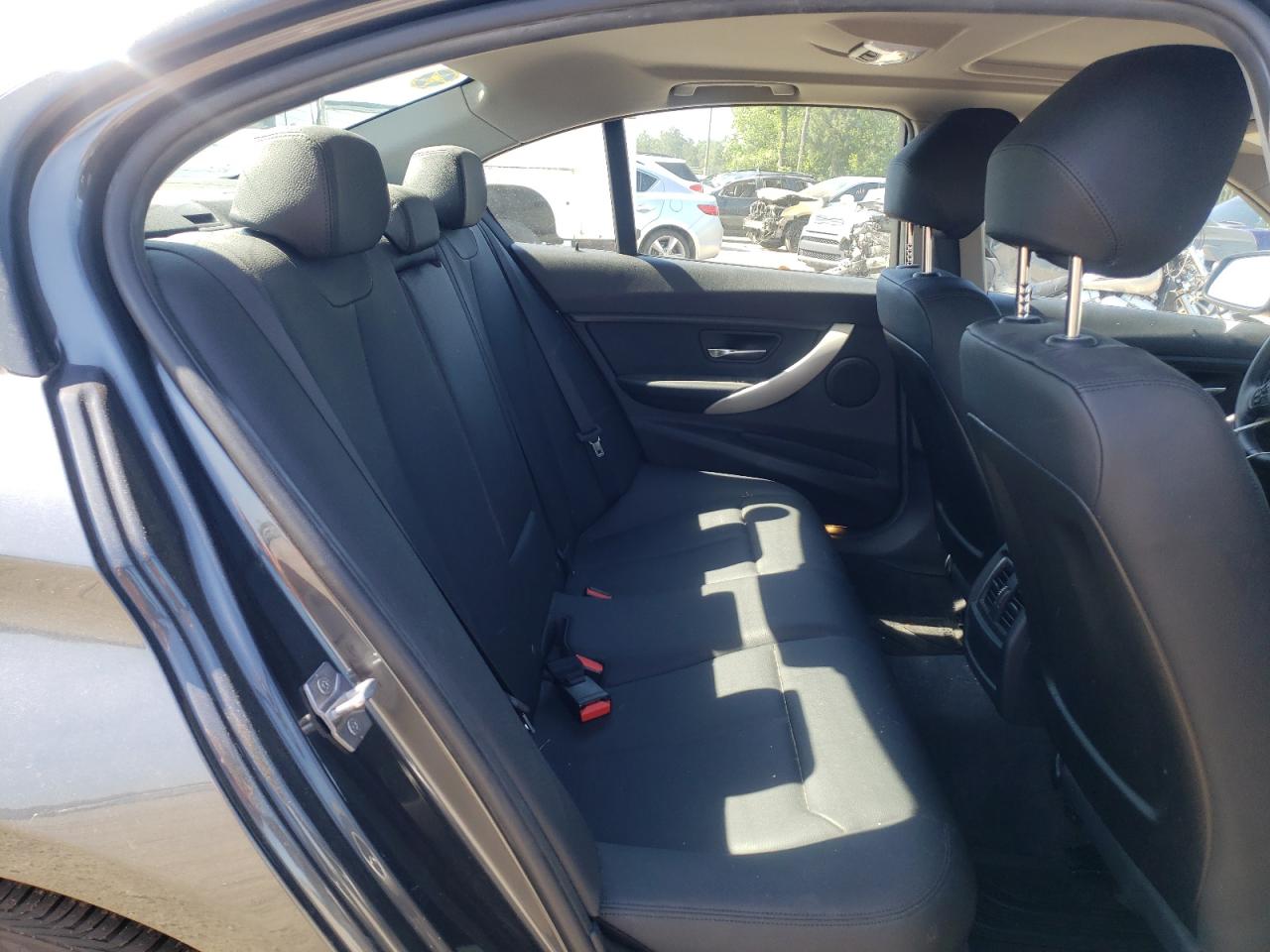 Photo 6 from auction – 2017 BMW 320 I with VIN WBA8E1G55HNU14026