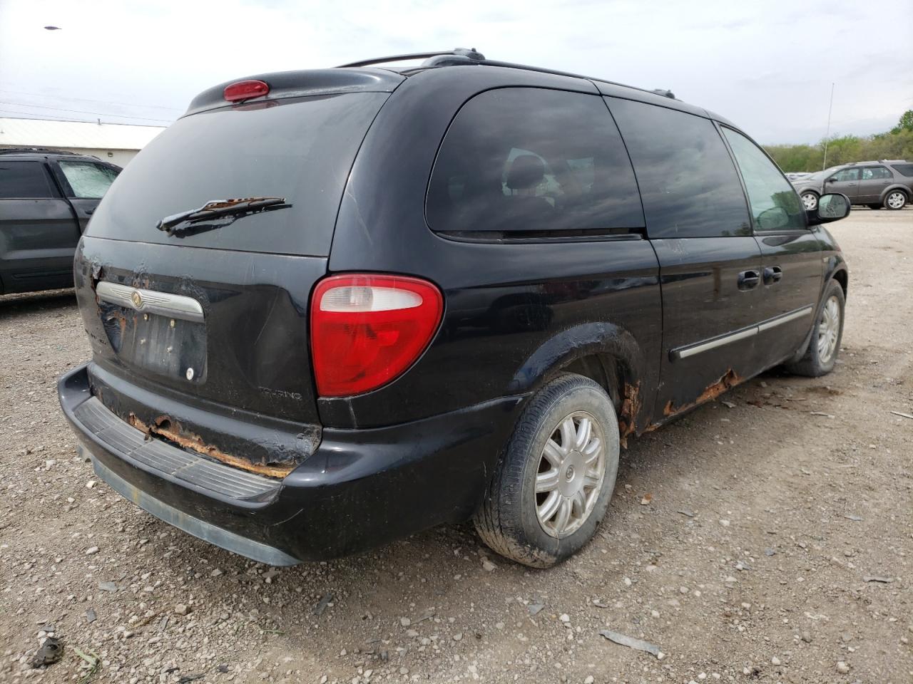 Photo 4 from auction – 2006 CHRYSLER TOWN & COU with VIN 2A4GP54L86R702247