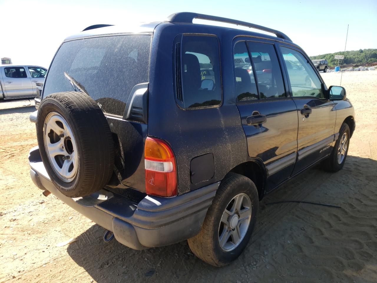 Photo 4 from auction – 2003 CHEVROLET TRACKER with VIN 2CNBE13C236921942