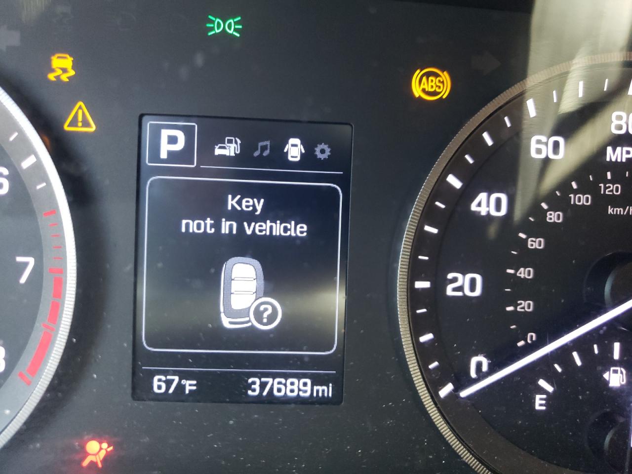 Photo 13 from auction – 2017 HYUNDAI TUCSON LIM with VIN KM8J33A28HU488868