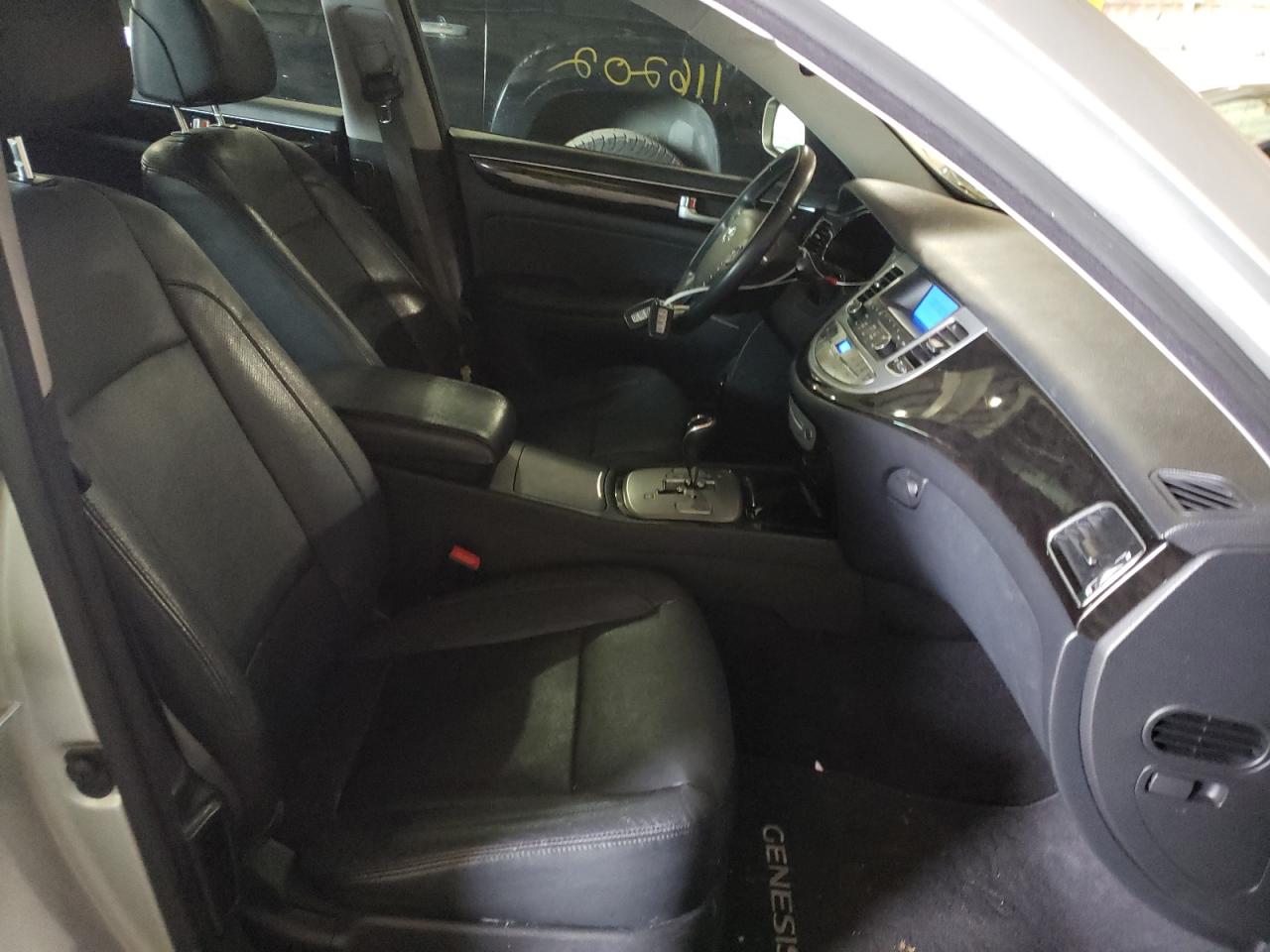 Photo 19 from auction – 2012 HYUNDAI GENESIS 3. with VIN KMHGC4DD3CU190895