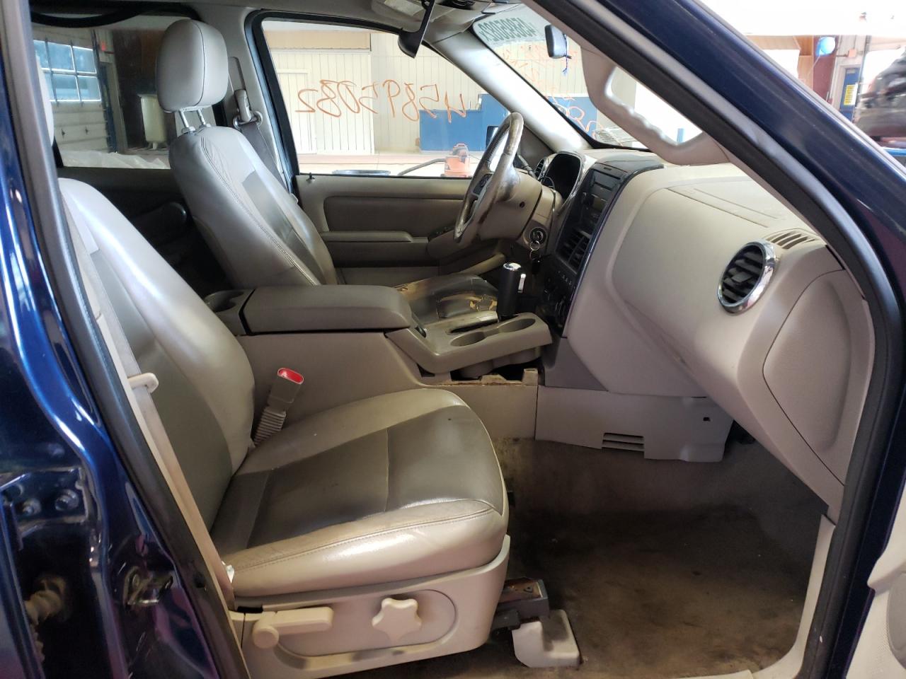 Photo 5 from auction – 2006 FORD EXPLORER X with VIN 1FMEU73E76UA40955