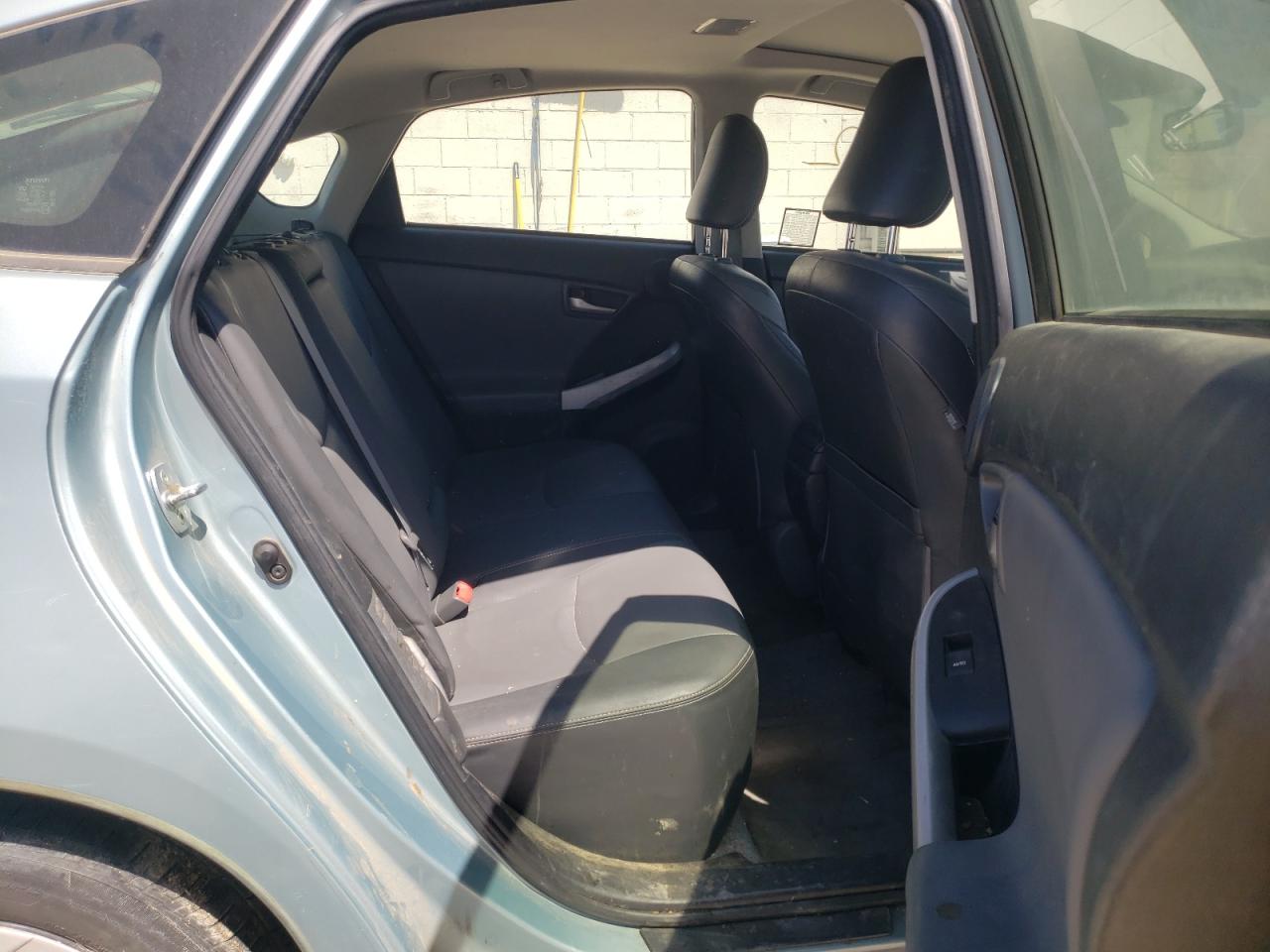 Photo 6 from auction – 2013 TOYOTA PRIUS with VIN JTDKN3DU7D5569901