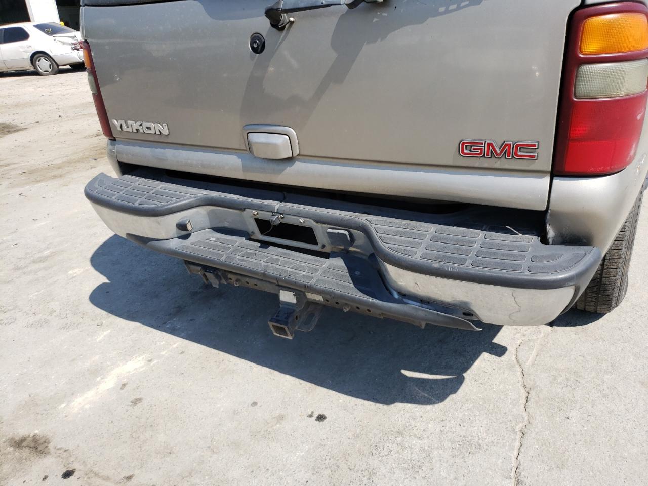 Photo 9 from auction – 2002 GMC YUKON with VIN 1GKEC13Z52R200078