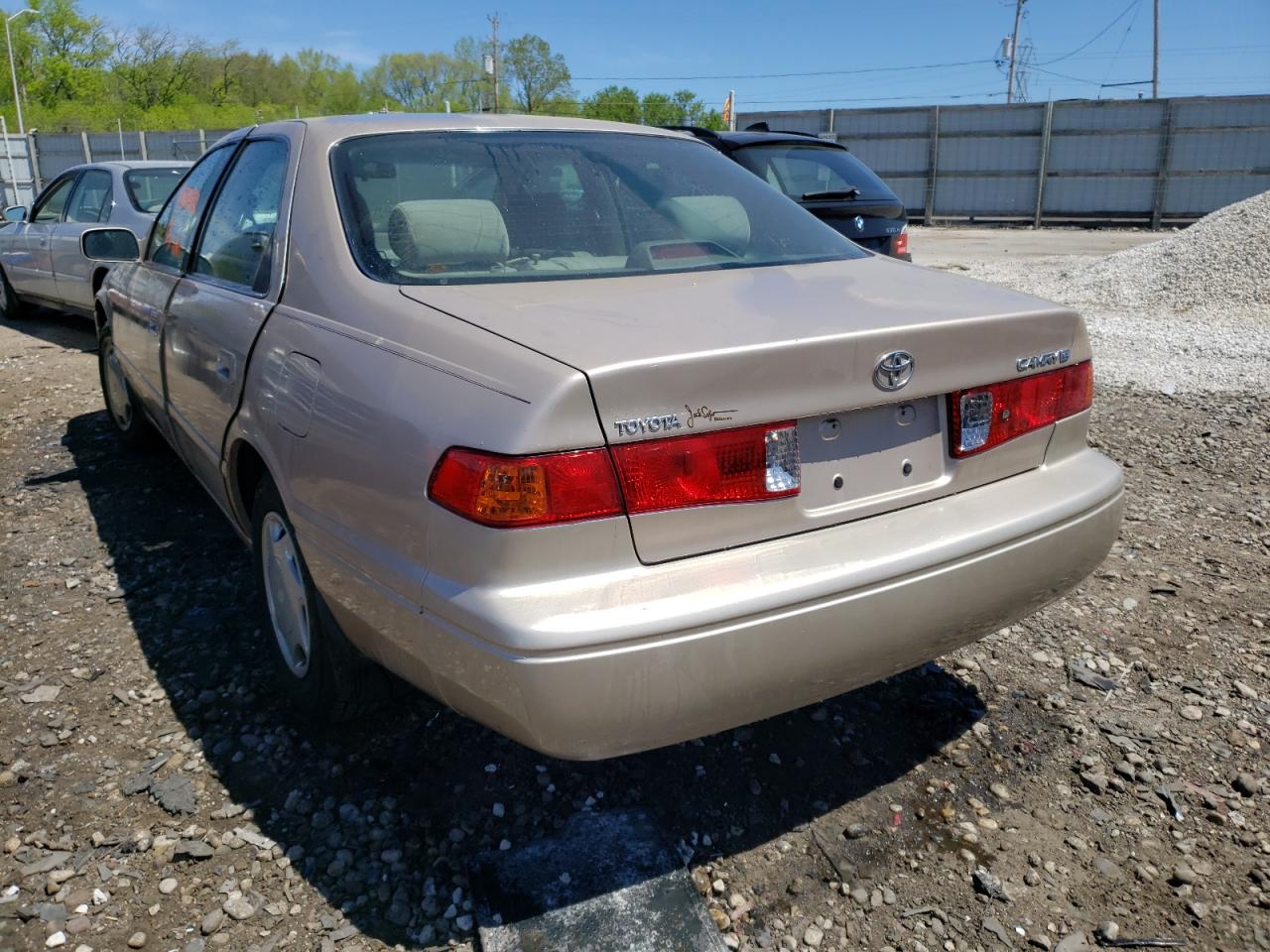 Photo 3 from auction – 2000 TOYOTA CAMRY CE with VIN 4T1BG22K2YU969152