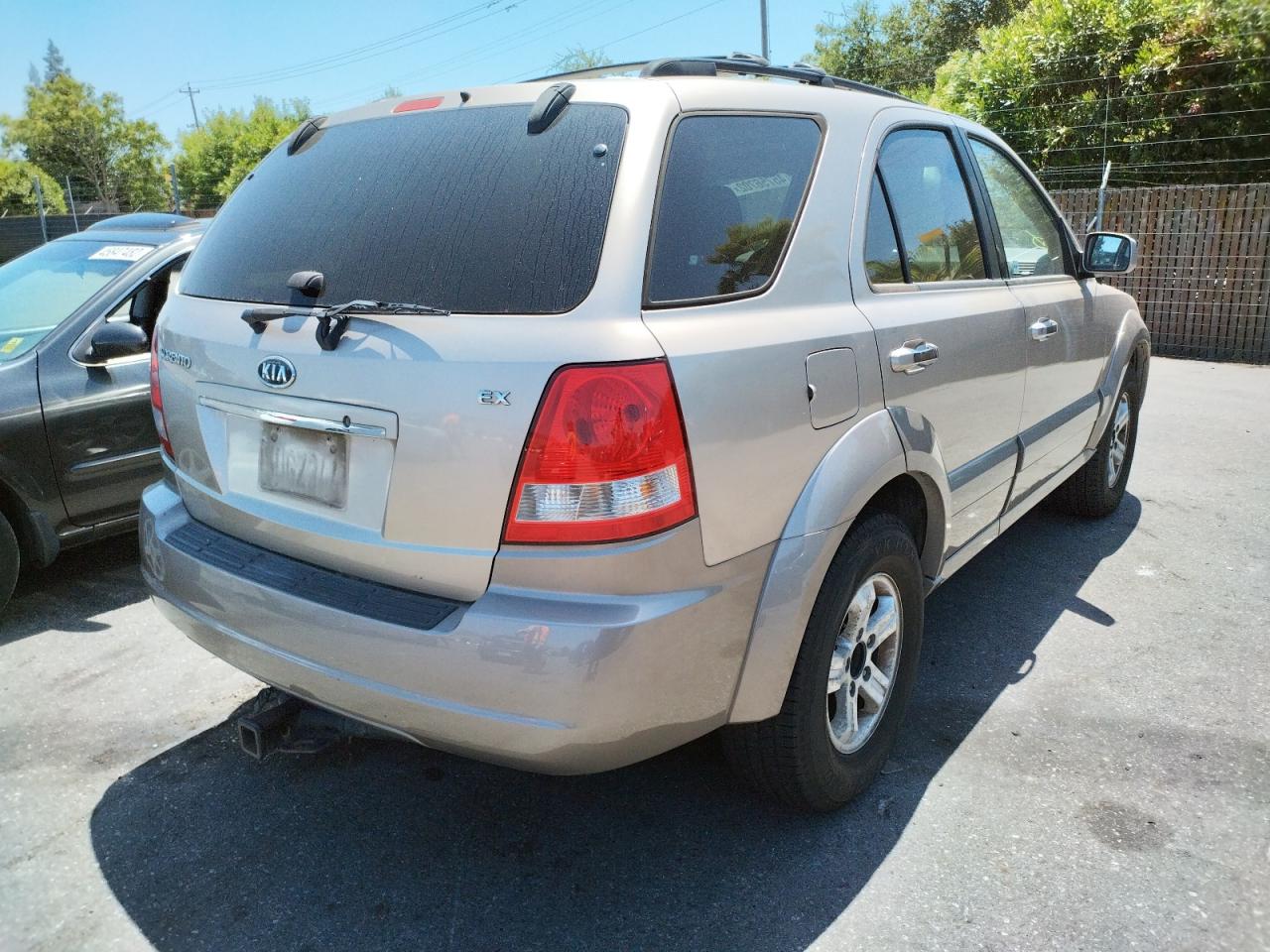 Photo 4 from auction – 2006 KIA SORENTO EX with VIN KNDJD733865566670