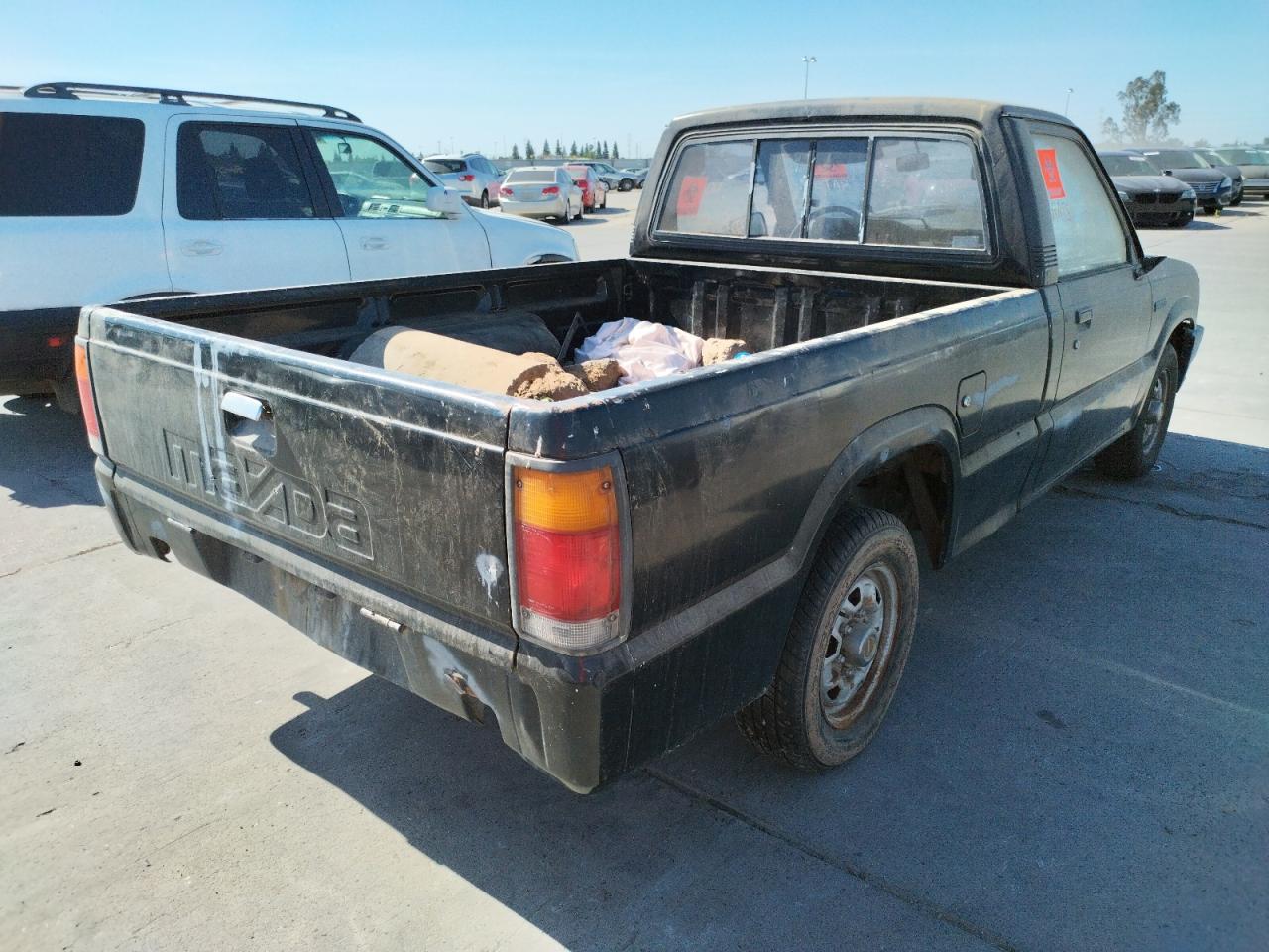 Photo 4 from auction – 1987 MAZDA B2000 with VIN JM2UF1112H0528806