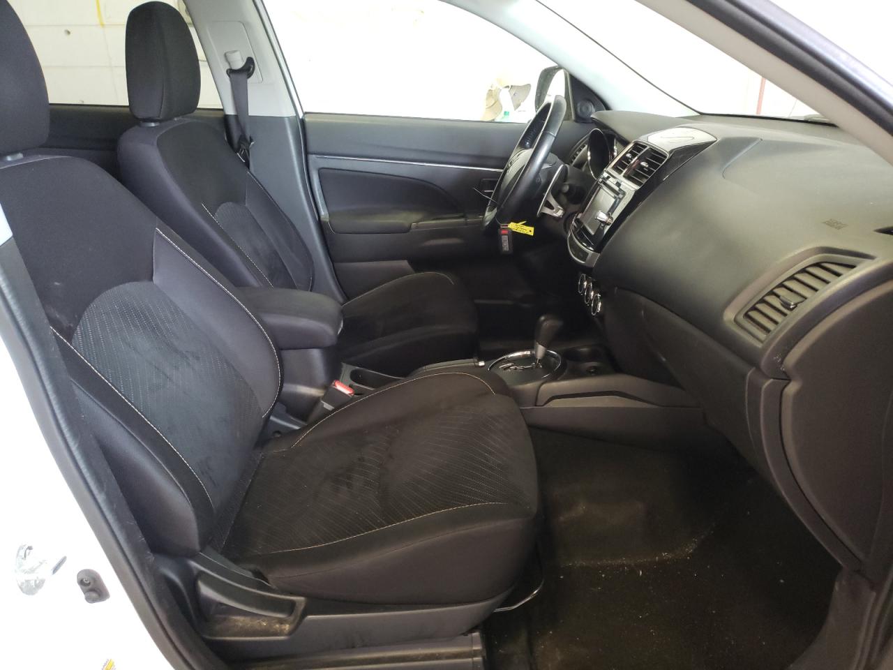 Фото 5 с аукциона – 2015 MITSUBISHI OUTLANDER с VIN 4A4AR4AU8FE013764