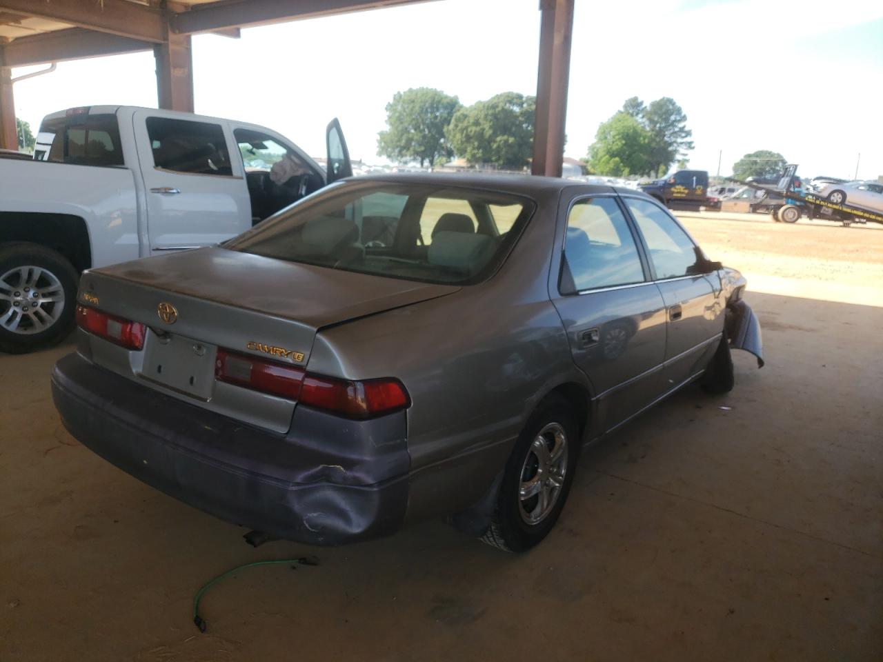 Photo 4 from auction – 1997 TOYOTA CAMRY CE with VIN 4T1BG22K8VU103595