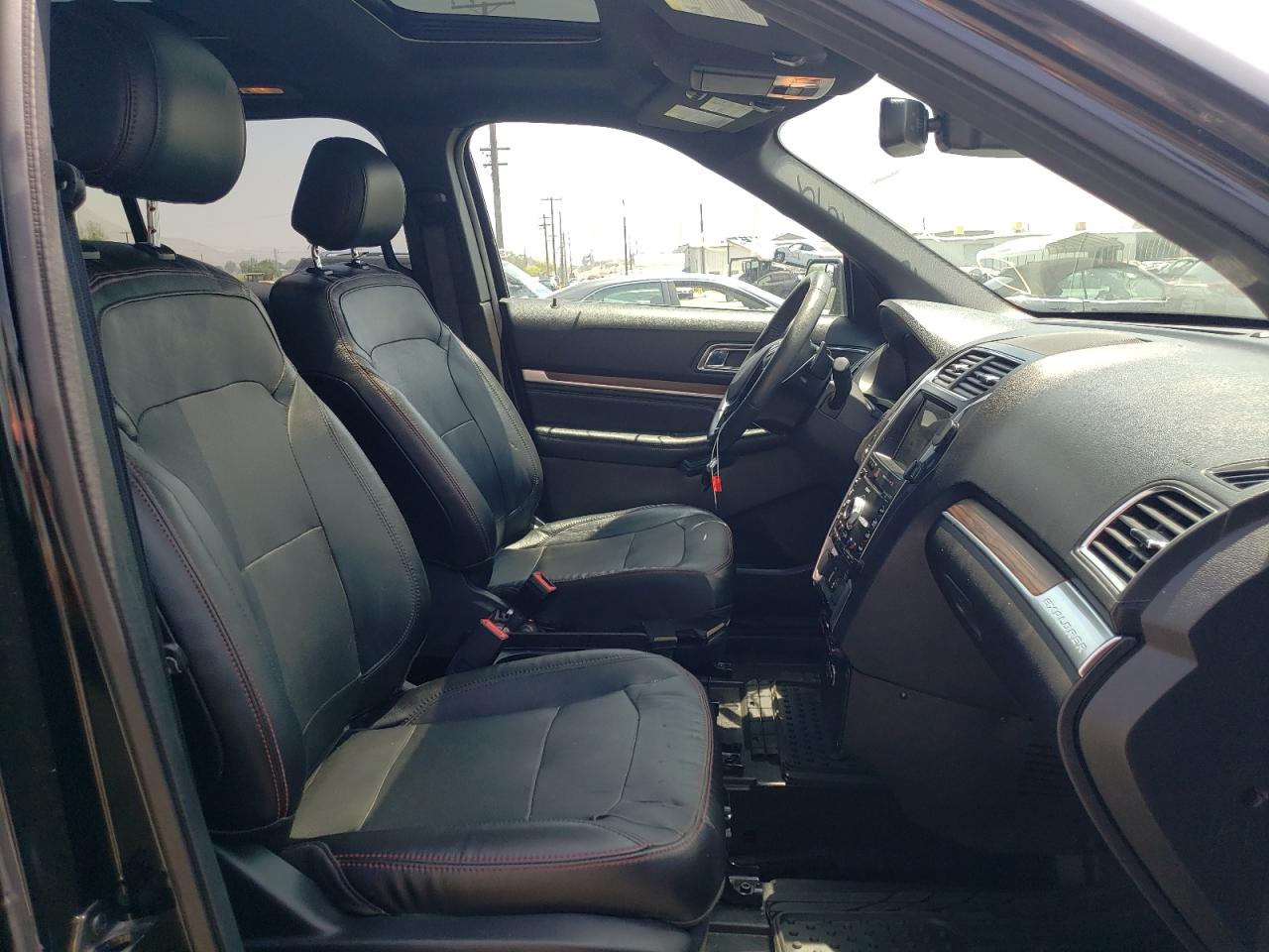 Photo 5 from auction – 2017 FORD EXPLORER L with VIN 1FM5K7F81HGE13873