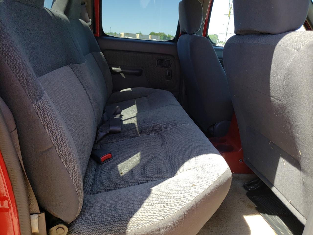 Photo 6 from auction – 2000 NISSAN FRONTIER C with VIN 1N6ED27T4YC343973