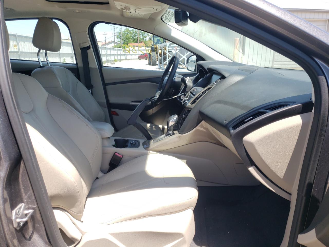 Photo 5 from auction – 2012 FORD FOCUS SEL with VIN 1FAHP3M27CL145413