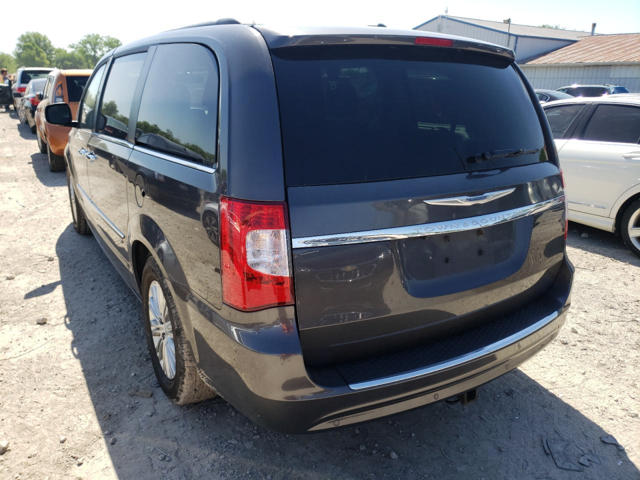 Photo 3 from auction – 2015 CHRYSLER TOWN & COU with VIN 2C4RC1CG9FR727844