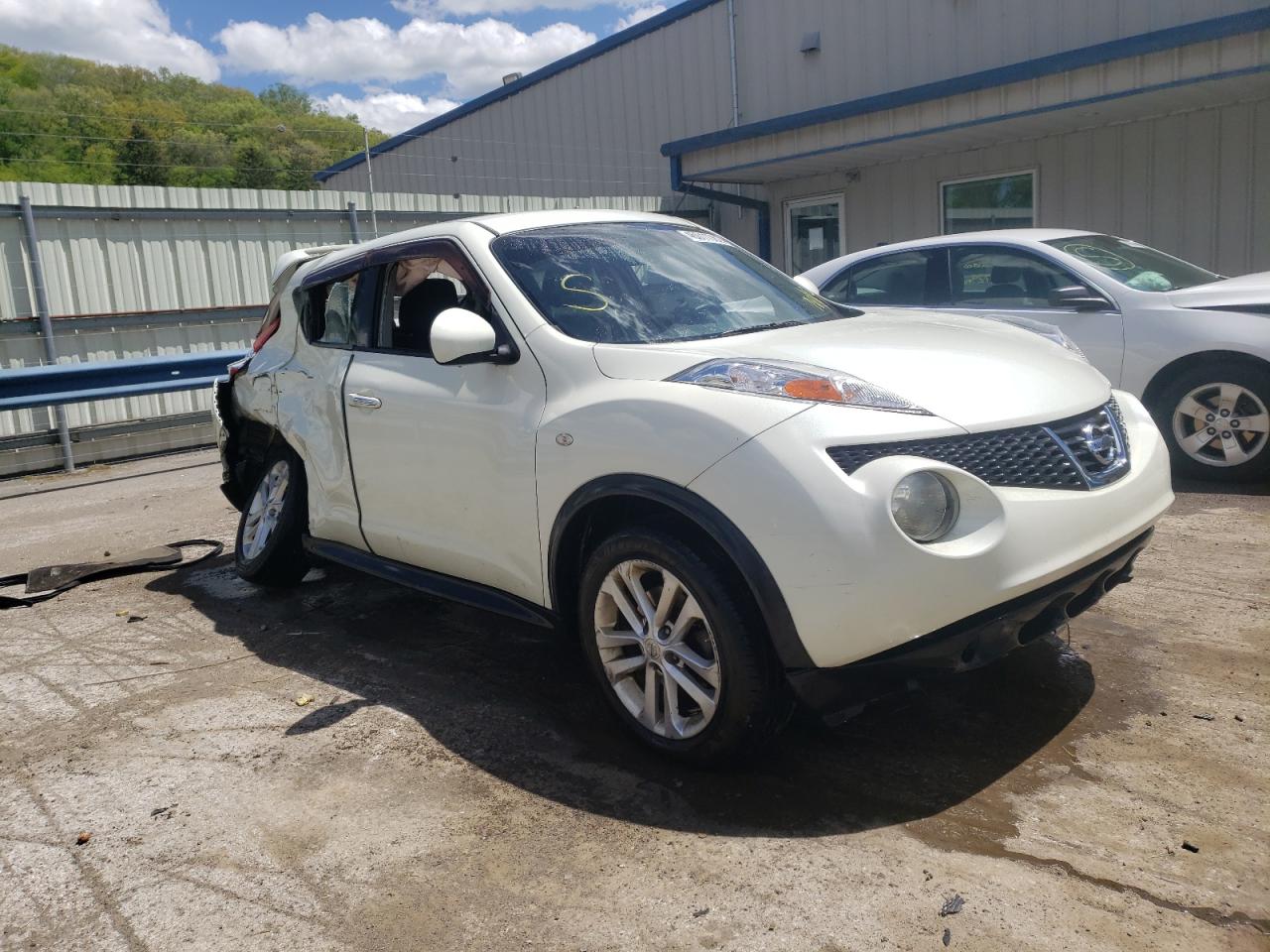 NISSAN JUKE S 2011 with VIN JN8AF5MR0BT001986 - Photo from auction